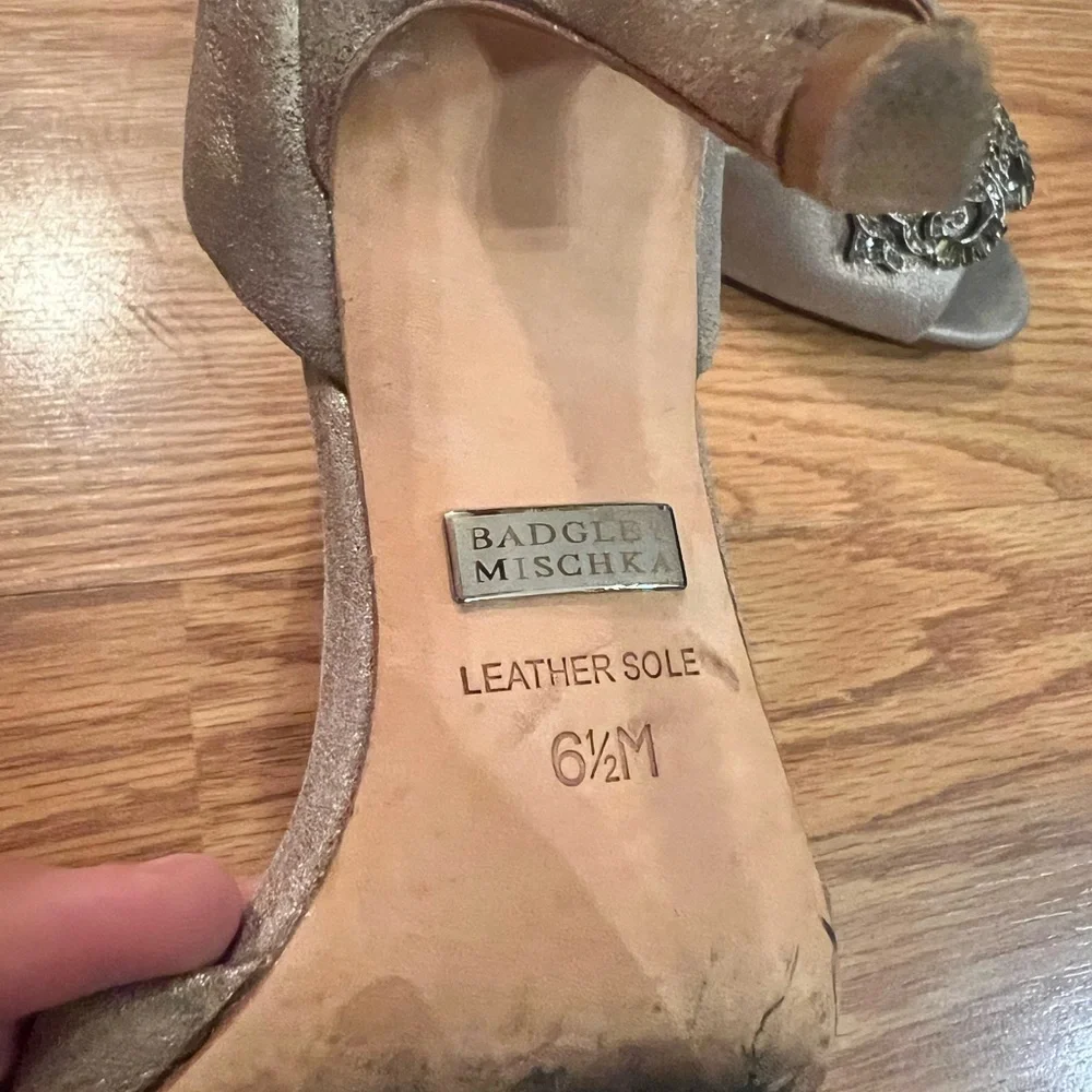 Badgley Mischka Salsa d’orsay Pewter Heels with Decorative Broch Size 6 1/2